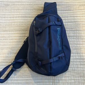 Patagonia Atom 8L Sling Bag in Navy